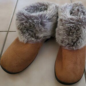 Isotoner Faux Fur-Lined Slippers Size 9.5–10 NWOT
